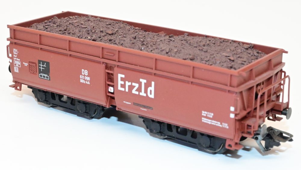 Artikel Bild: Märklin H0 00722-10 Selbstentladewagen ErzId der DB Ep. III mit Erz in OVP