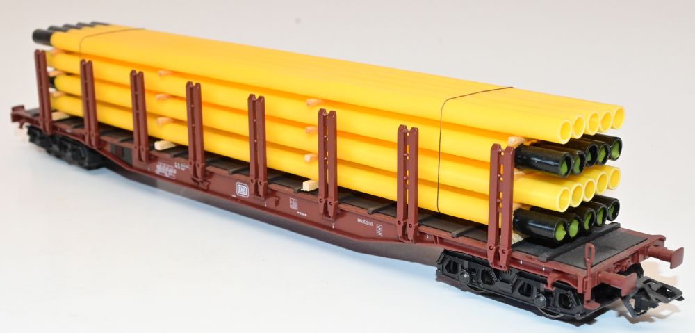 Artikel Bild: Märklin H0 47713 Doppelrungenwagen mit Gasrohre, 4 Achsen, DB Ep. IV 
